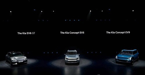 기아가 지난 20일 중국 상해 E-스포츠 문화센터에서 열린 '기아 EV 데이(KIA EV Day)'에서 준중형 전동화 SUV '콘셉트 EV5'를 처음으로 공개했다. 현대차·기아 제공